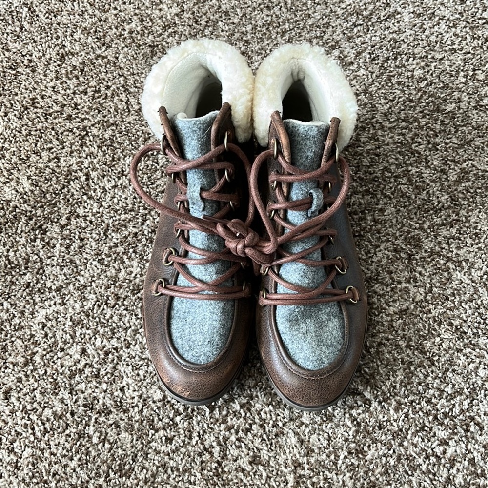 Sorel boot with wool